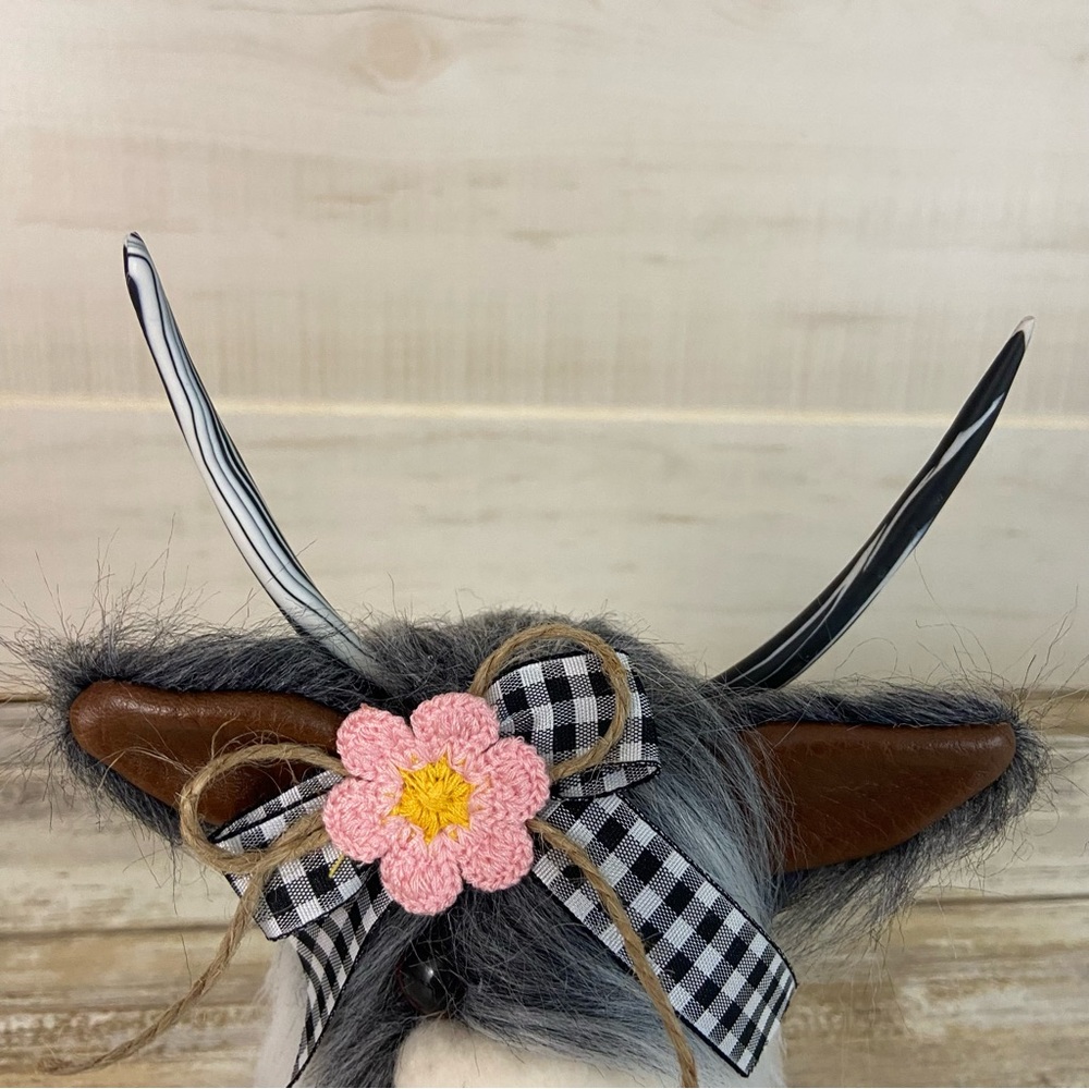 Highland Cow Gnome Faux Fur Pink Daisy Handmade Coo Tiered Tray Decor Farmhouse - Picture 5 of 11